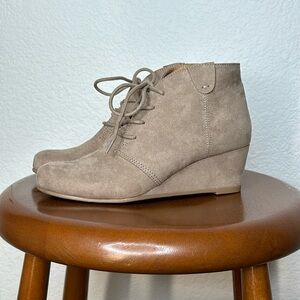 DV8 Dolce Vita Brady Shoe | Almond | Size 6.5